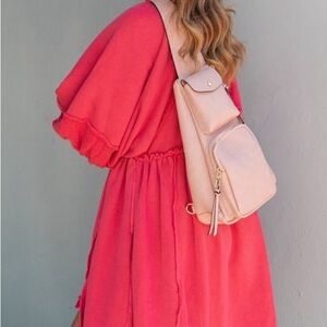 Poppy & Peonies En route sling bag (soft pink)